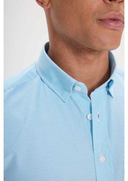 Erkek Beyaz-Turkuaz Slim Fit Dar Kesim Gizli Düğmeli Yaka Pamuklu Çizgili Gömlek fırsatları