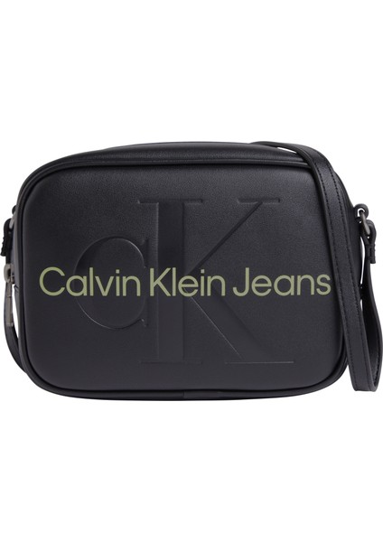 Calvin Klein Kadın Marka Logolu Ayarlanabilir Omuz Askılı  Şık Görünüşlü Gündelik Kullanıma Uygun Siyah Omuz Çantası K60K610275-0GX