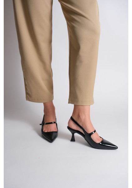 Axel Siyah Tek Bantlı Arkası Açık Topuklu Ayakkabı modelleri