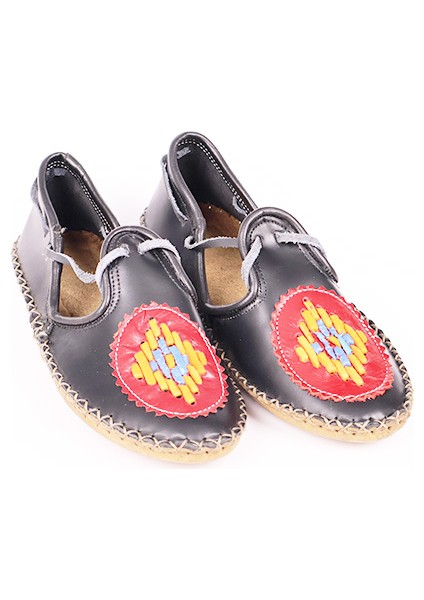 Bağcıklı Şıklık: Kadınlar Için El Yapımı Deri Bağcıklı Yemeni Çarıklar