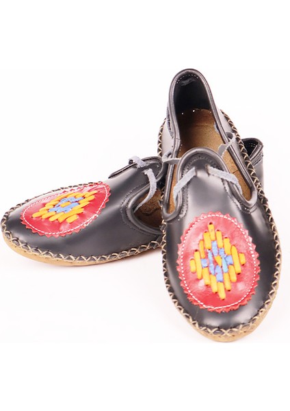 Bağcıklı Şıklık: Kadınlar Için El Yapımı Deri Bağcıklı Yemeni Çarıklar modelleri