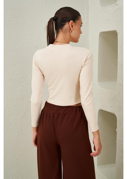 Kadın Taş Dik Yaka Scuba Kumaş Crop Bluz indirimleri