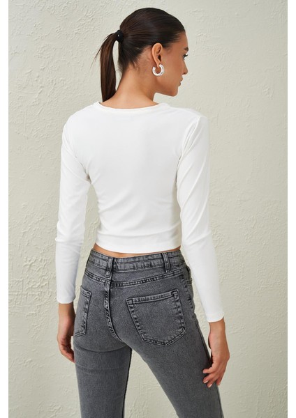 Kadın Ekru V Yaka Scuba Kumaş Crop Bluz fırsatları