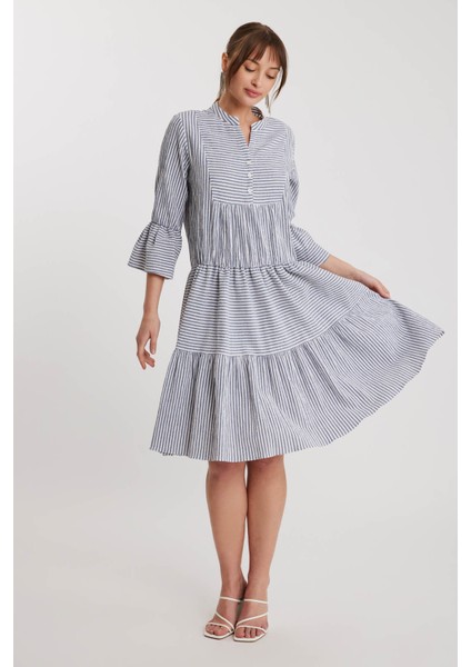 Düğmeli Hakim Yaka Kol Ucu Fırfırlı Elbise modelleri