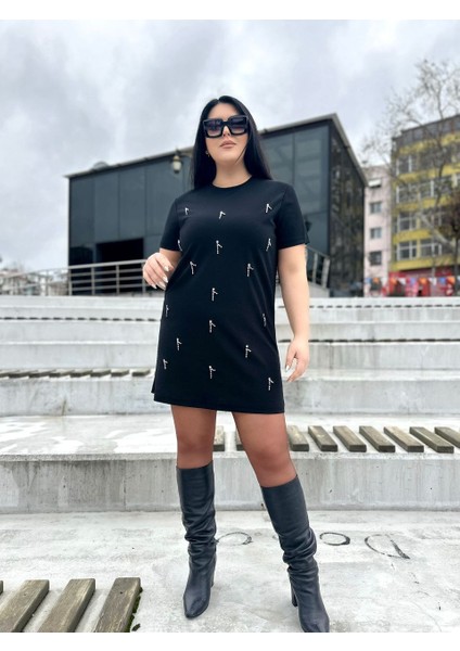 Kadın Büyük Beden Önü Işlemeli Elbise 24011 Siyah