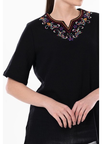 Kısa Kol Şile Bezi Gökkuşağı Nakış Detaylı Yazlık Bluz Siyah Syh modelleri