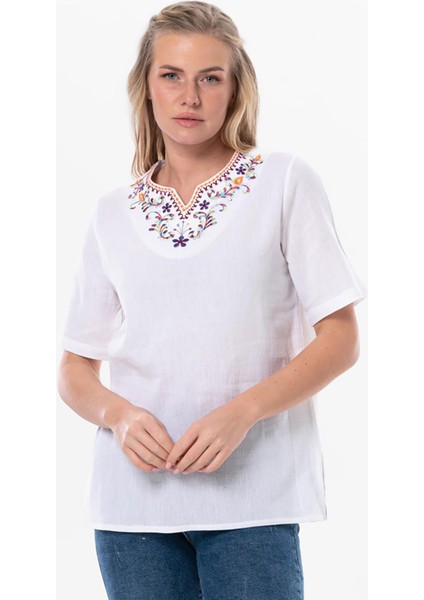 Kısa Kol Şile Bezi Gökkuşağı Nakış Detaylı Yazlık Bluz Beyaz Byz