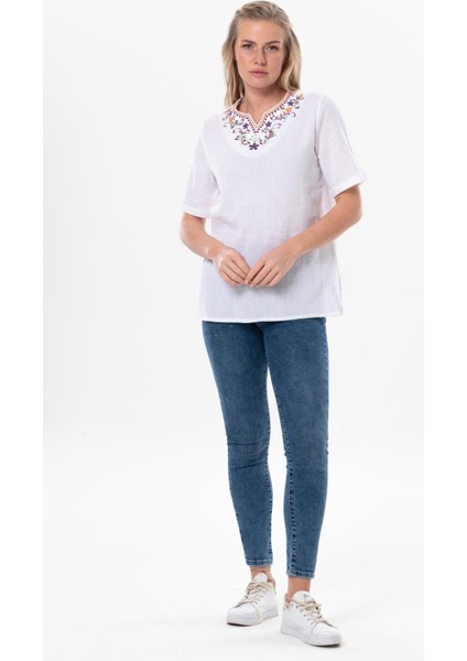 Kısa Kol Şile Bezi Gökkuşağı Nakış Detaylı Yazlık Bluz Beyaz Byz fırsatları