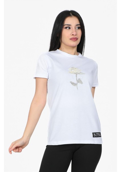 Gül Desenli Bisiklet Yaka Normal Kalıp Tshirt Beyaz