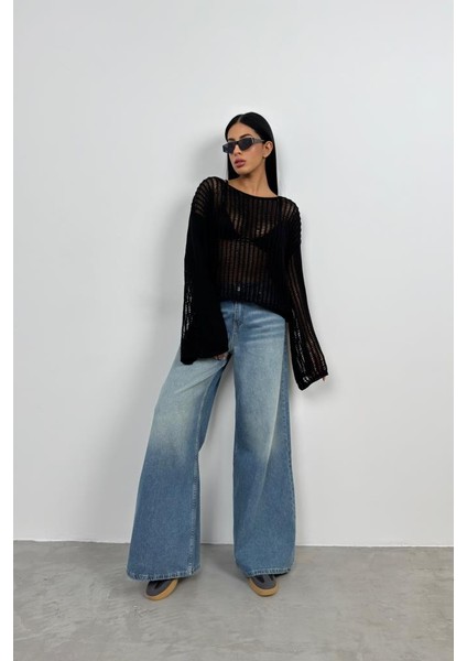 Kayık Yaka Ajurlu Bluz