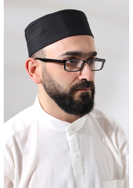 Siyah Kapitone Elif Vav Nakışlı Kalıp Namaz Takkesi