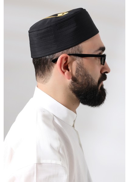 Siyah Kapitone Elif Vav Nakışlı Kalıp Namaz Takkesi
