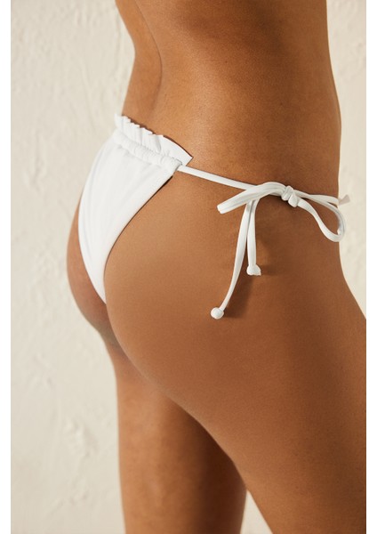 Basic Super Frill Beyaz Bikini Altı