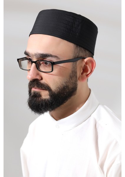 Siyah Kapitone Nalı Şerif Nakışlı Kalıp Namaz Takkesi
