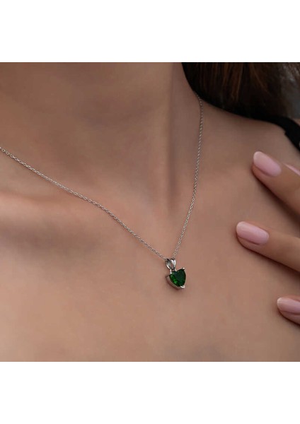 Gümüş Yeşil Taşlı Kalpli Kadın Kolye indirimleri