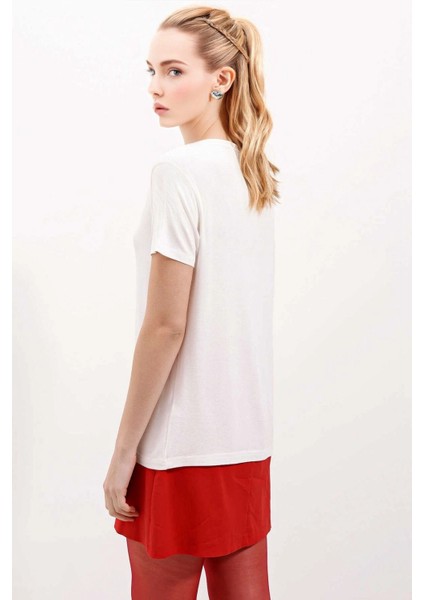 Kadın Ekru V Yaka Hafif Oversize T-Shirt HZL24S-BD143151 indirimleri