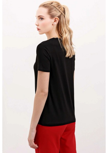 Kadın Siyah V Yaka Hafif Oversize T-Shirt HZL24S-BD143151 fırsatları