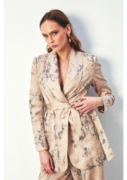 Parlak Desenli Kuşaklı Uzun Ceket - Bej