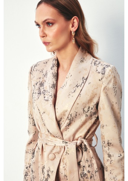 Parlak Desenli Kuşaklı Uzun Ceket - Bej fırsatları