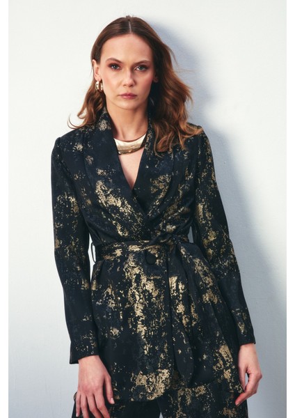 Parlak Desenli Kuşaklı Uzun Ceket - Siyah