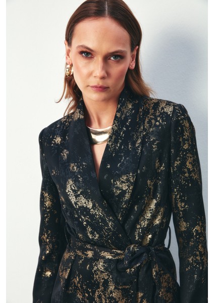 Parlak Desenli Kuşaklı Uzun Ceket - Siyah fırsatları