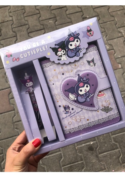 Kuromi Y2K Sanrio Kawai Planlayıcı Deri Kapaklı Miknatıslı Kalemlik Lüx Kırtasiye Ajanda Defter Kalem Seti Hediye