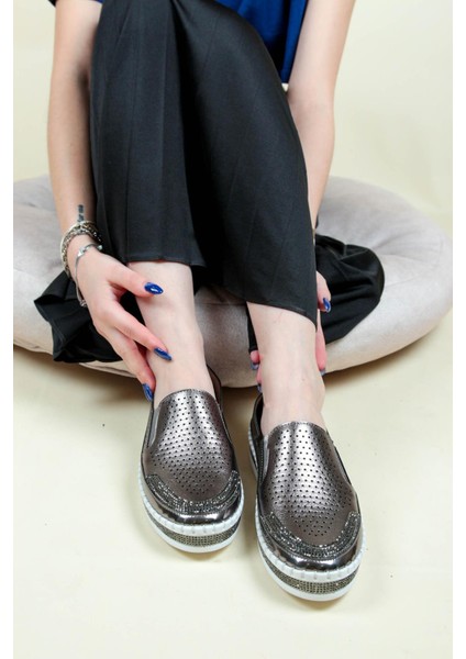 Delikli Taş Detaylı Sneakers Platin indirimleri