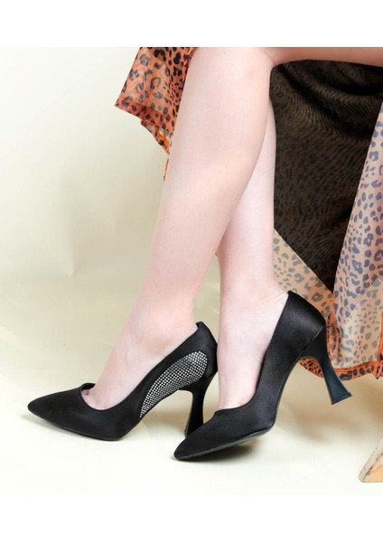 Yanı Taş Baskılı Saten Topuklu Ayakkabı SİYAH