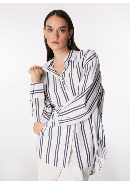 Geniş Fit Gömlek Yaka Çizgili Beyaz - Lacivert Kadın Gömlek F4SL-GML0124 fırsatları