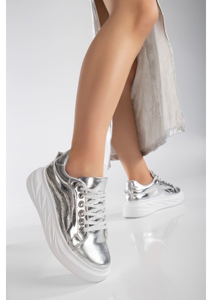 Gümüş Renk, Cilt, Topuk Boyu 4.5 Cm, Poli Air Hafif Taban, Göz Alıcı Parlak Tasarım Kadın Sneaker