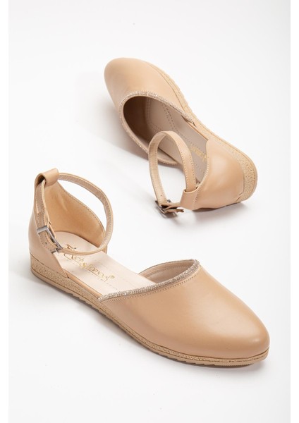 Yüzü Düz Karnı Yarık Model Baretli Nude Kadın Babet