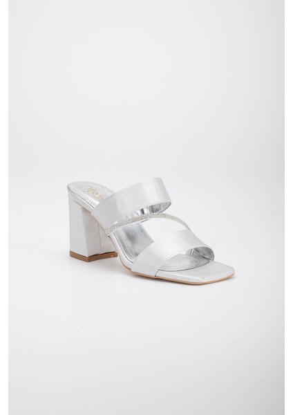 Saten Iki Bantlı Çapraz Şerit Taşlı Gümüş Kadın Topuklu Terlik fırsatları