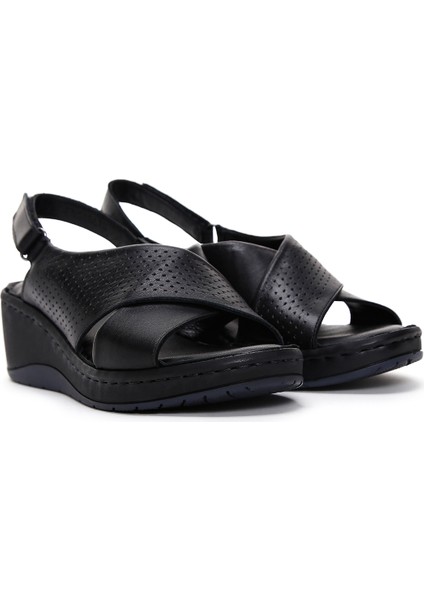 Kadın Siyah Dolgu Topuklu Bilekten Bantlı Deri Comfort Sandalet modelleri