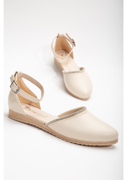 Yüzü Düz Karnı Yarık Model Baretli Ten Kadın Babet