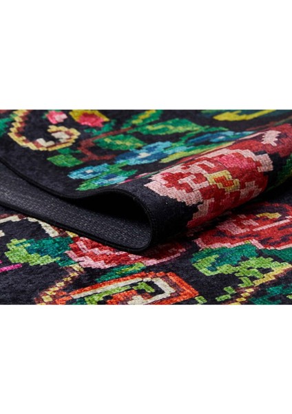 Klasik Siyah Kaymaz Taban Saçaklı Halı fiyatları