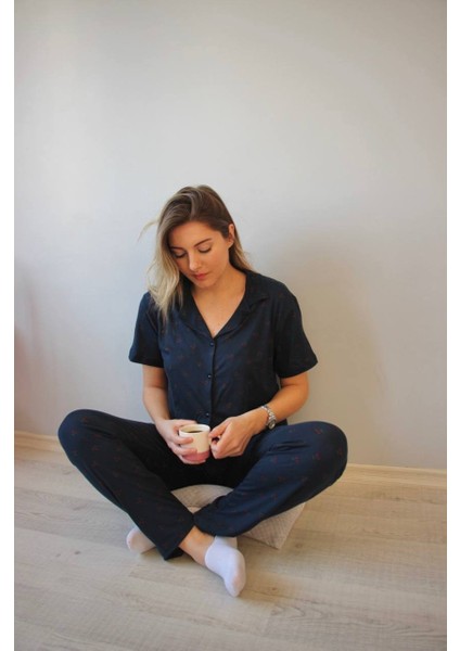 Kadın Düşük Kol Oversize Üst Önden Düğmeli Kısa Kol Viskon Gömlek Yaka Pijama Takımı fırsatları