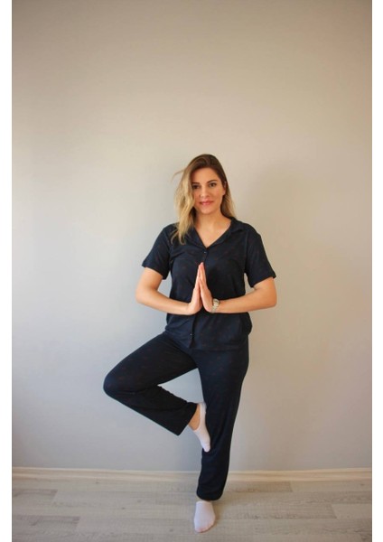 Kadın Düşük Kol Oversize Üst Önden Düğmeli Kısa Kol Viskon Gömlek Yaka Pijama Takımı indirimleri