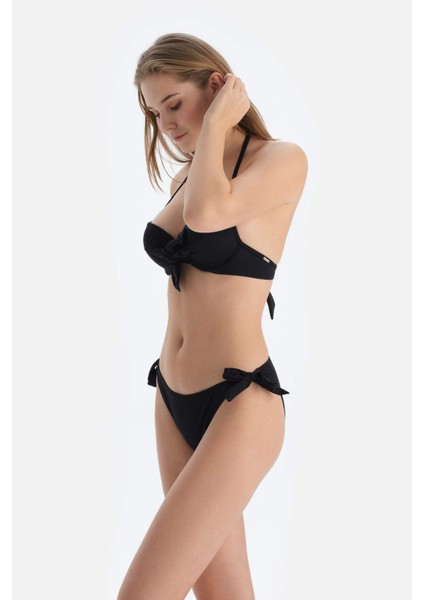 Siyah Kaplı Bikini Üstü modelleri