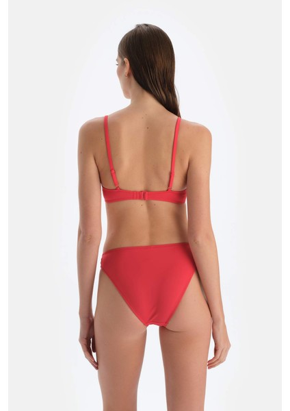 Kırmızı Kaplı Bikini Üstü