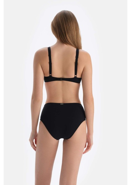 Siyah Kaplı Bikini Üstü