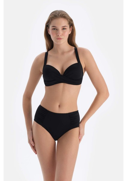 Siyah Kaplı Bikini Üstü