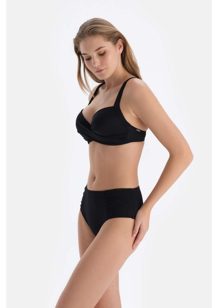 Siyah Kaplı Bikini Üstü modelleri