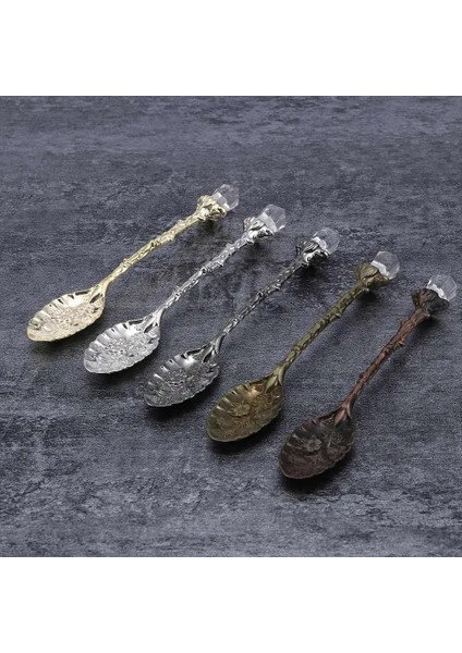 Pirinç A Tarzı Kristal Kafa Kaşık Yemek Barı Eski Kraliyet Tarzı Alaşım Oyma Mini Kahve Kaşığı Sofra Takımı Tatlı Çay Kaşığı Mutfak Aksesuarları (Yurt Dışından) modelleri