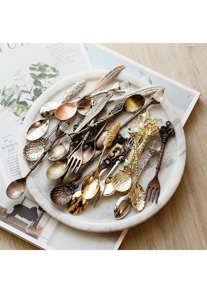 Gümüş Tarzı 6 Adet Vintage Kaşık Çatal Seti Mini Kraliyet Tarzı Altın Kabuk Çatal Metal Oyma Kahve Atıştırmalıkları Meyve Prikkers Tatlı Çatal Çay Kaşığı (Yurt Dışından) fiyatları