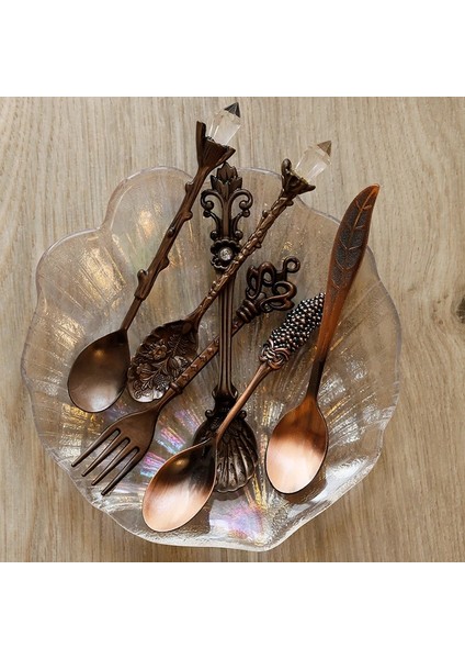 Gümüş Tarzı 6 Adet Vintage Kaşık Çatal Seti Mini Kraliyet Tarzı Altın Kabuk Çatal Metal Oyma Kahve Atıştırmalıkları Meyve Prikkers Tatlı Çatal Çay Kaşığı (Yurt Dışından) indirimleri