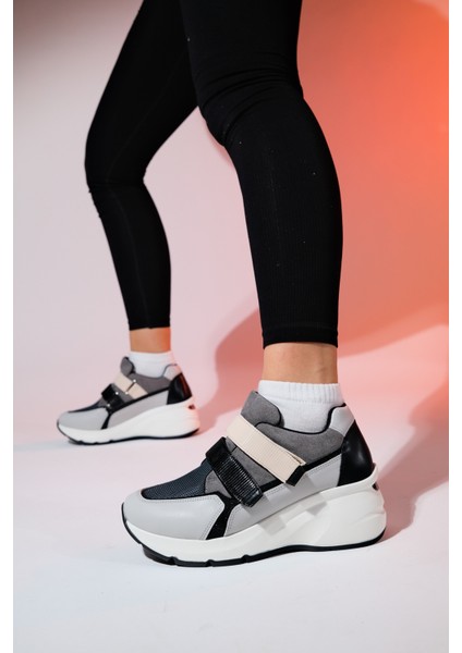 Berge Buz Siyah Kadın Cırtlı Dolgu Taban Spor Sneakers