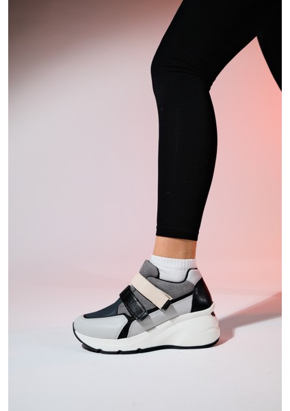 Berge Buz Siyah Kadın Cırtlı Dolgu Taban Spor Sneakers