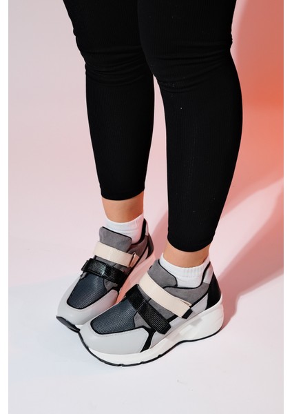 Berge Buz Siyah Kadın Cırtlı Dolgu Taban Spor Sneakers