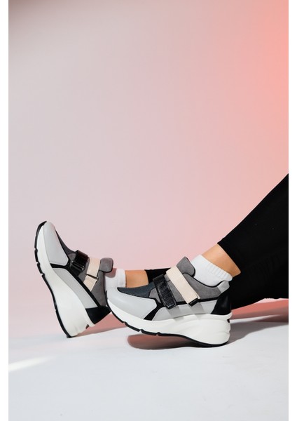Berge Buz Siyah Kadın Cırtlı Dolgu Taban Spor Sneakers