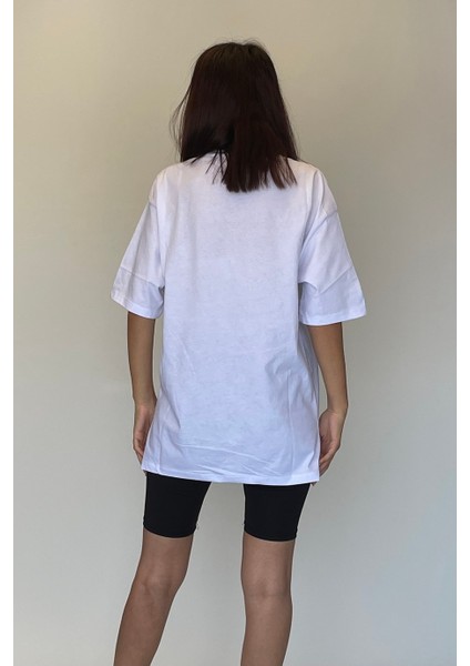 Kadın Beyaz Önü Zincir Detay Oversize T-Shirt